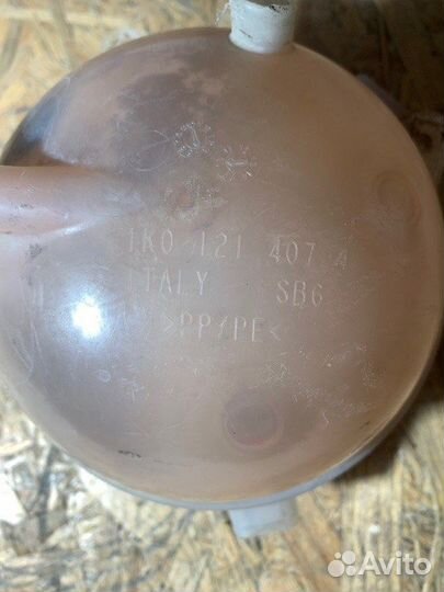 Бачок расширительный Volkswagen Golf 1K BSE 2008