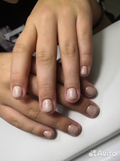 Модель на маникюр