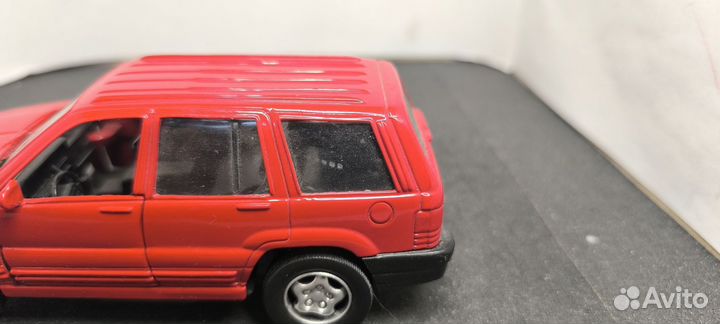 Модель Jeep Grand Cherokee 1:32 Newray