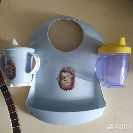 Поильник, нагрудник для кормления