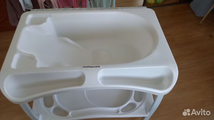 Пеленальный столик с ванночкой