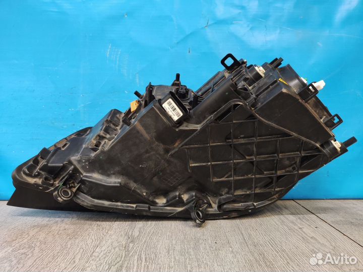 Фара правая Volkswagen Touareg 2014-2018