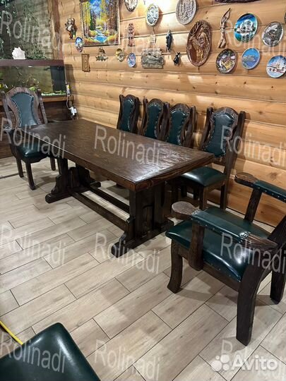 Стол и стулья