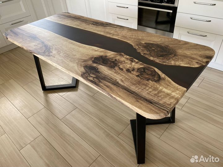 Письменный стол 'Concrete Advertisement'