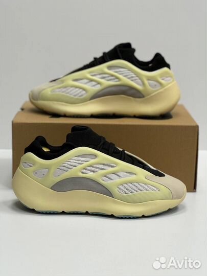 Кроссовки adidas yeezy 700 (42)