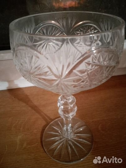 Бокал-кубок и пивная кружка с крышкой