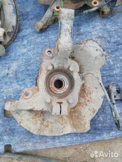 Кулак поворотный передний левый хендай сантафе 2