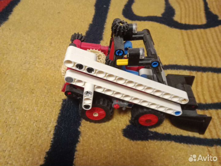 Лего погрузчик