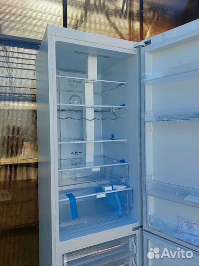 Холодильник Haier C2F637cwrg (белый)