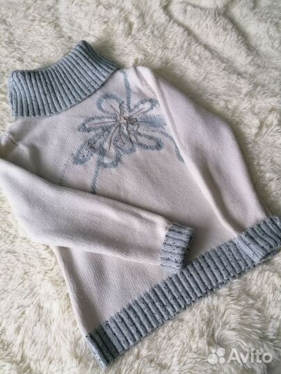 Свитер шерстяной женский