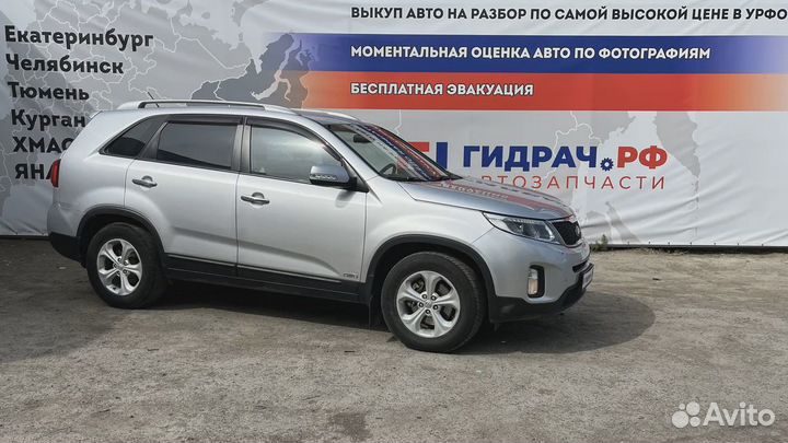 Молдинг лобового стекла левый Kia Sorento (XM) 86133-2P000