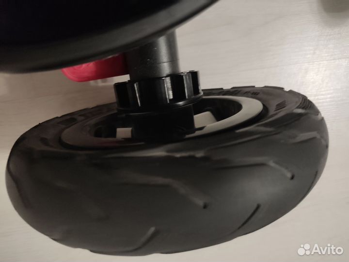 Детский трехколесный велосипед с ручкой