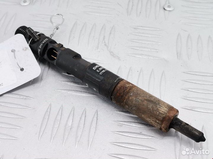 Форсунка Renault Clio 2 рест. 2003 166009384R