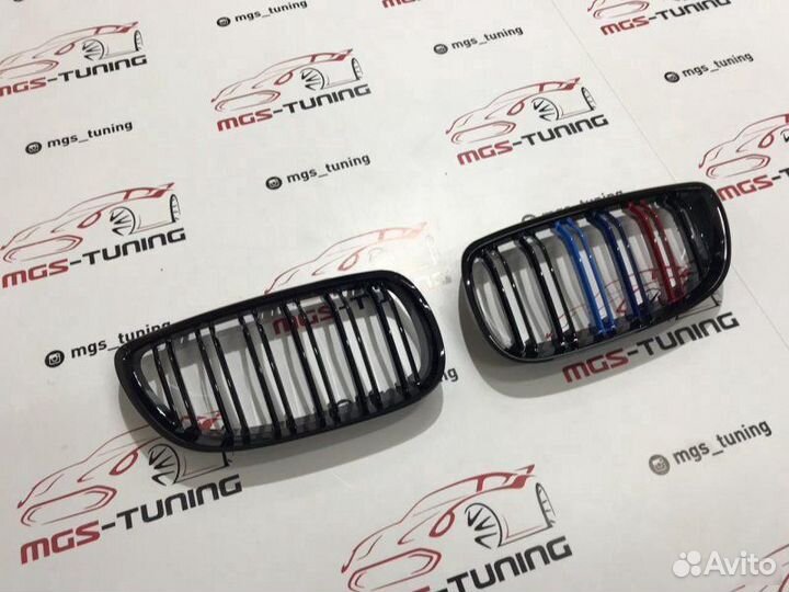 Ноздри BMW 3 E92 05-10г Черный глянец с триколором