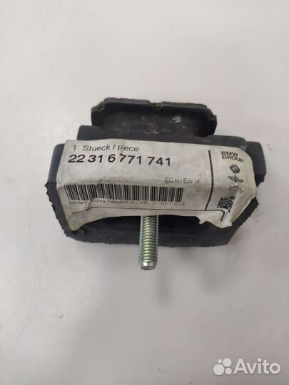 Опора Подушка кпп BMW 5-S E60 E61 6-s E63 E64