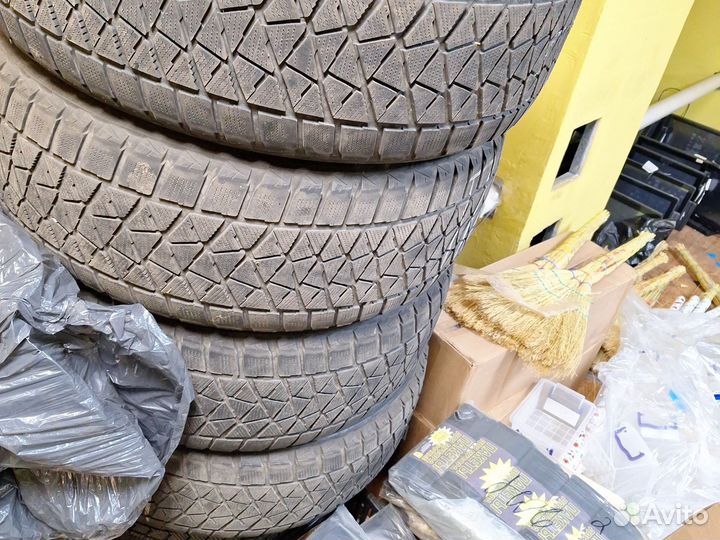 Bridgestone Blizzak DM-V2 275/50 R22 111T