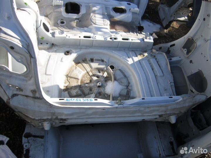 Ванна Toyota Allex ZZE124 1ZZ-FE 2005/9