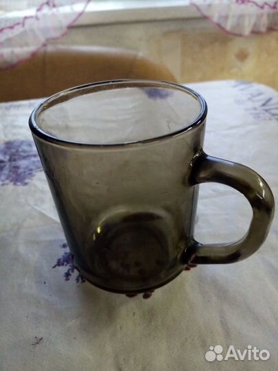 Стакан из темного стекла