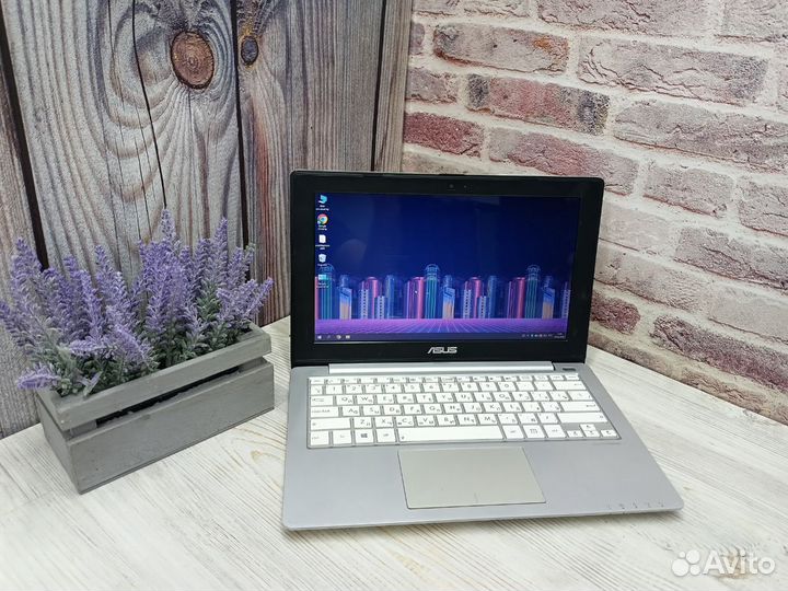 Ноутбук Asus X201E белый 11.6