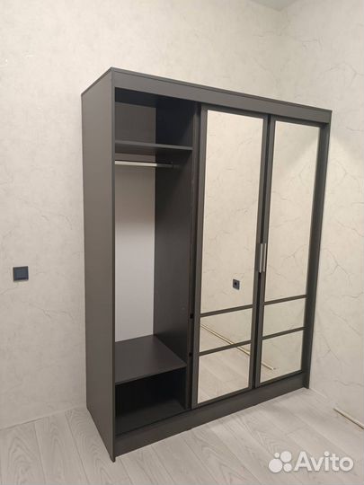 Шкаф купе с зеркалом