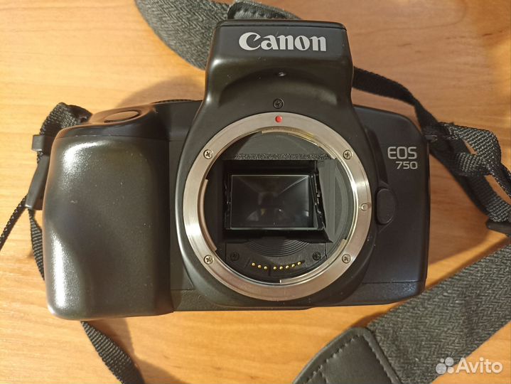 Плёночный фотоаппарат Canon 750