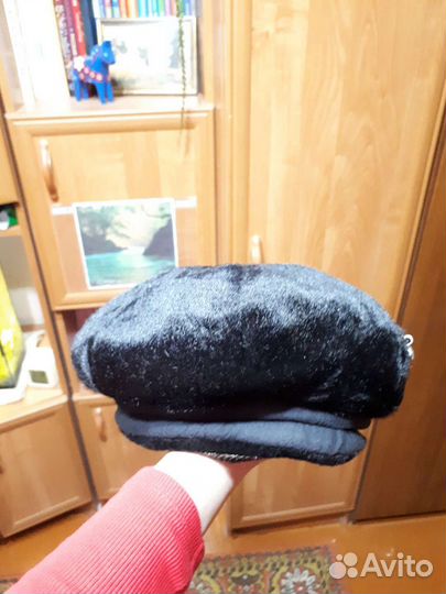 Женские меховые шапки