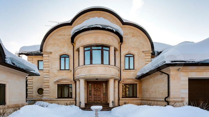 Коттедж 660 м² на участке 15 сот.