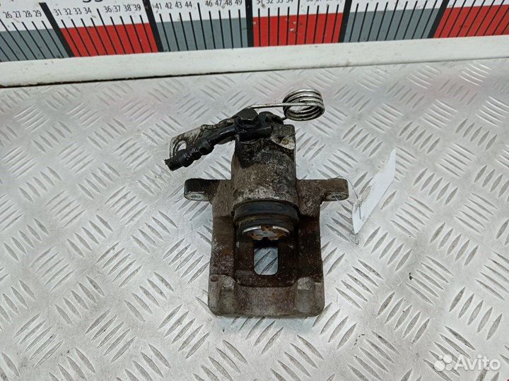 Суппорт задний правый для Audi A4 B5 8E0615424