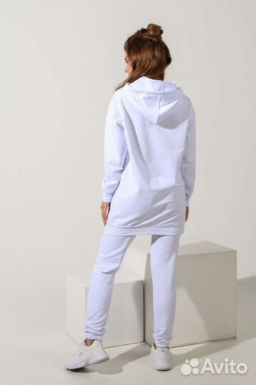Белый спортивный костюм женский