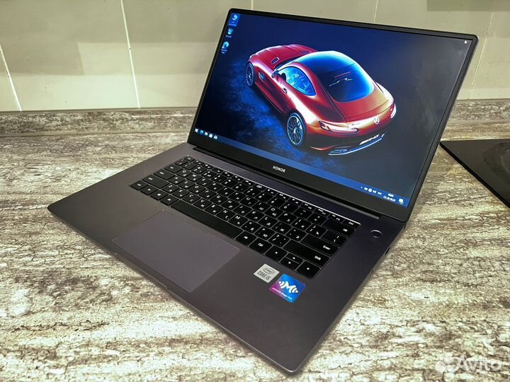 В идеале Honor Ryzen 5-3500U/SSD 512/IPs/15.6