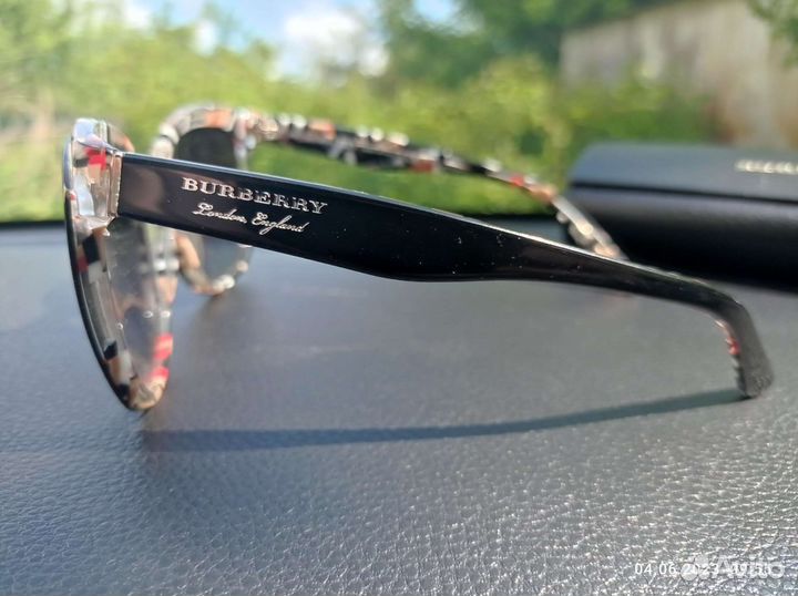 Солнцезащитные очки burberry