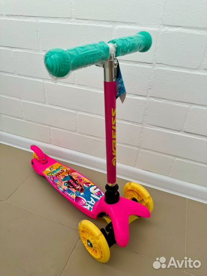 Самокат трехколесный для девочки barbie новый
