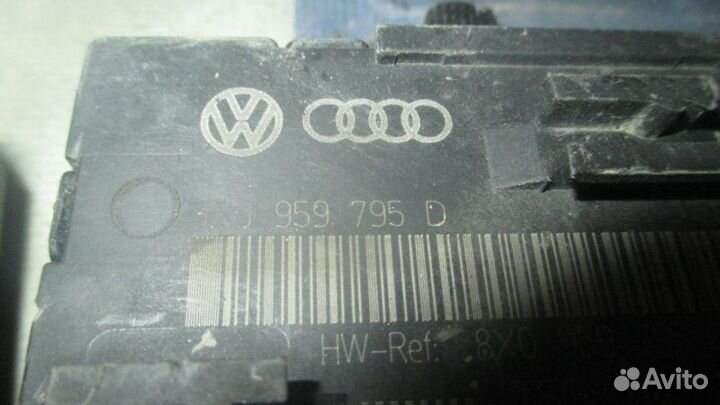 Блок управления дверью задний Audi Q3 2011 - Наст