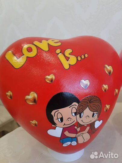 Подарочная упаковка в виде сердечка Love is