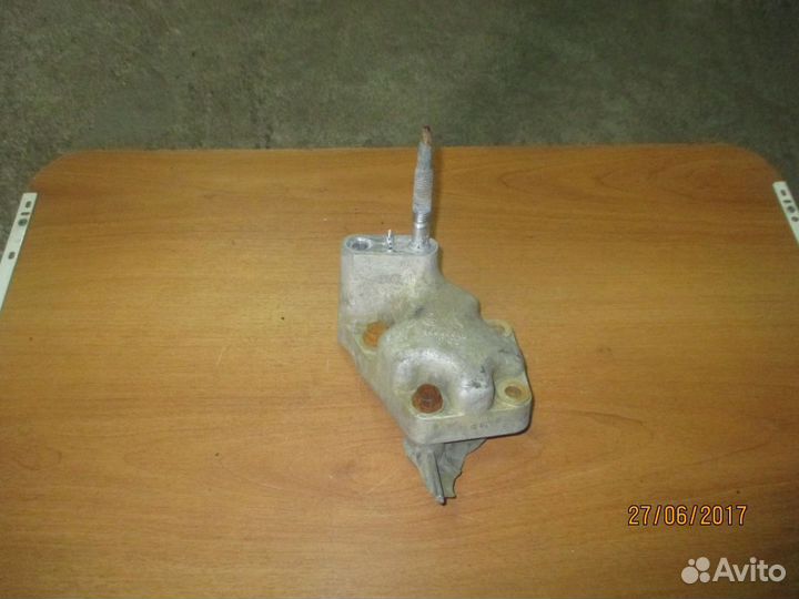 Кронштейн опоры кпп левый 96640048 Chevrolet Epica