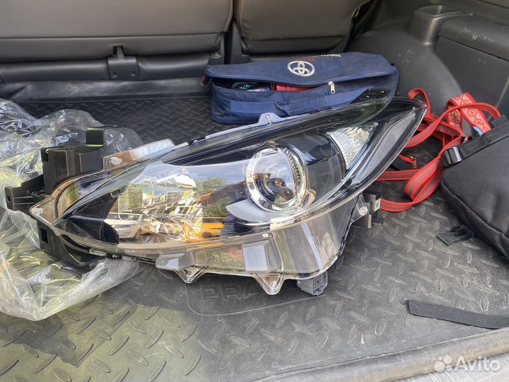 Фары оригинальные Mazda 3