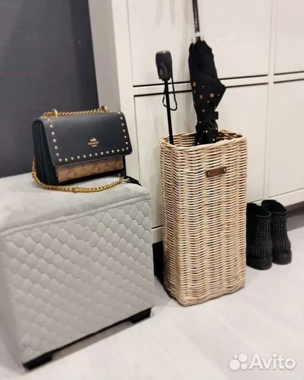 Подставка для зонтов (зонтница)