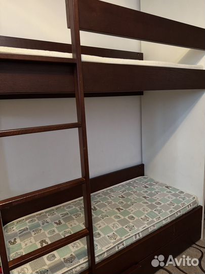 Двухъярусная кровать