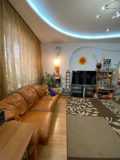 Дом 385 м² на участке 6 сот.