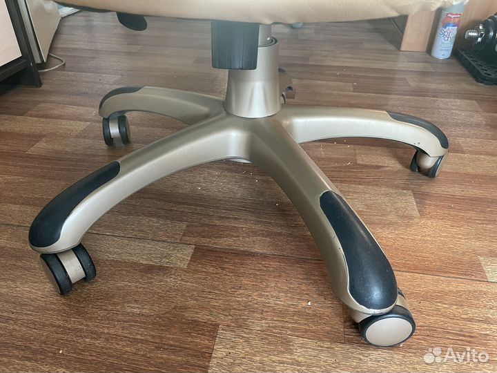 Кресло руководителя / офисное кресло