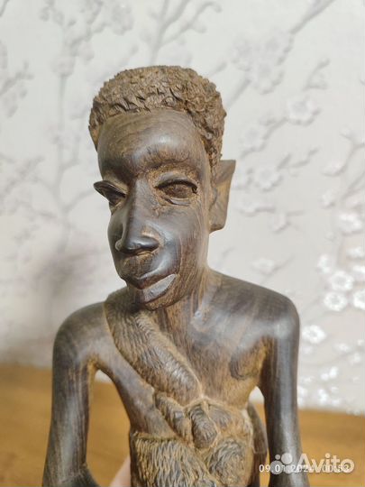 Резная фигурка