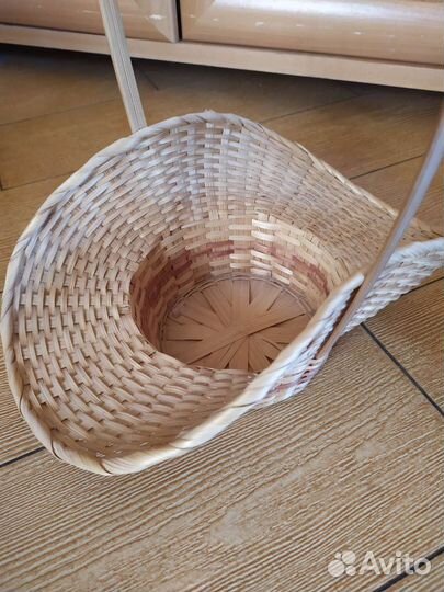 Плетëные корзины и ваза-лебедь