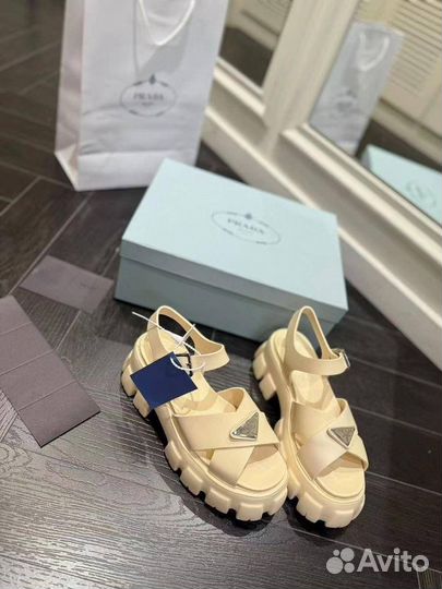 Сандали кожаные Prada