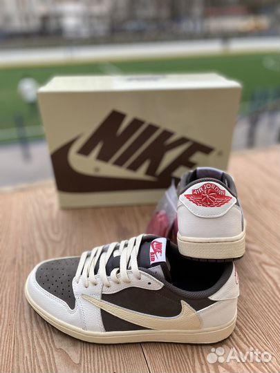 Nike Air Jordan 1 low Travis Scott