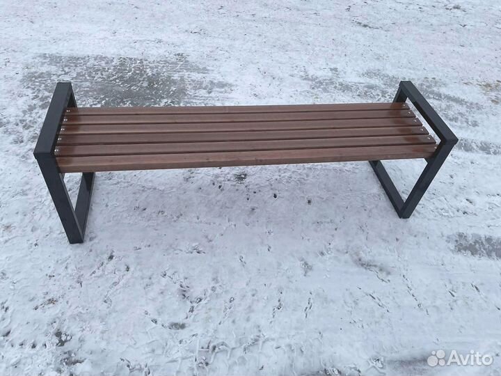 Деревянная скамейка