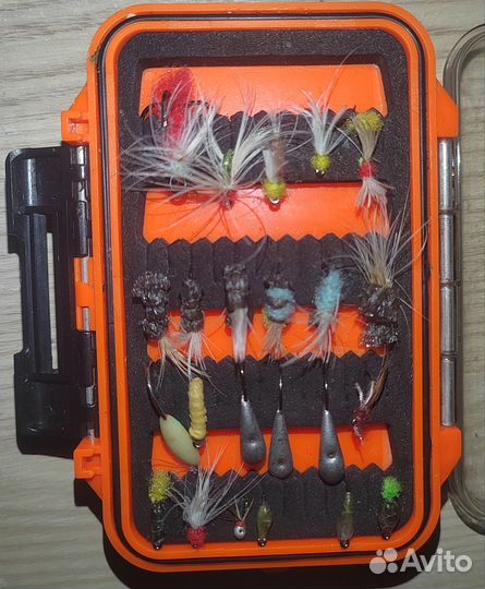 Коробка мушек и мормышек