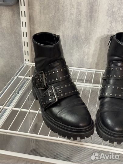Ботинки демисезонные с металлическими ремнями