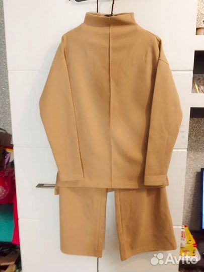 Костюм женский 44 размер новый