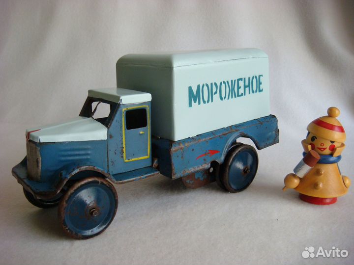 Жестяные машинки СССР. Советские игрушки