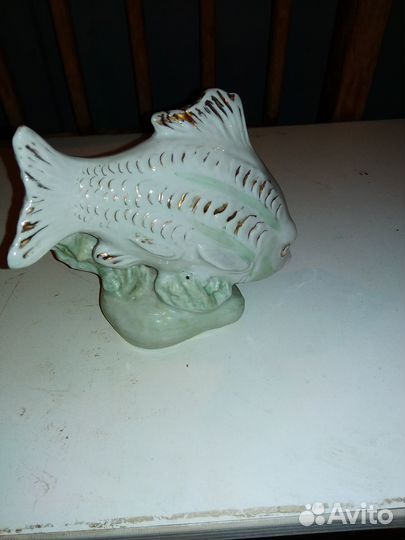 Продаю фарфоровую статуэтку